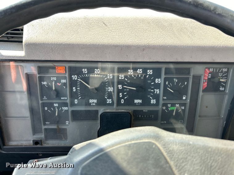 image for item EK4846 2000 International  4700 bucket truck