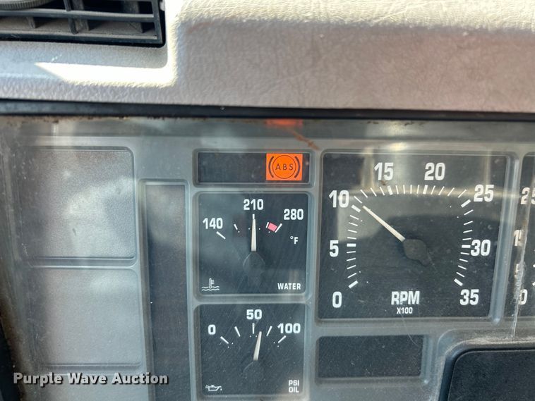 image for item EK4846 2000 International  4700 bucket truck