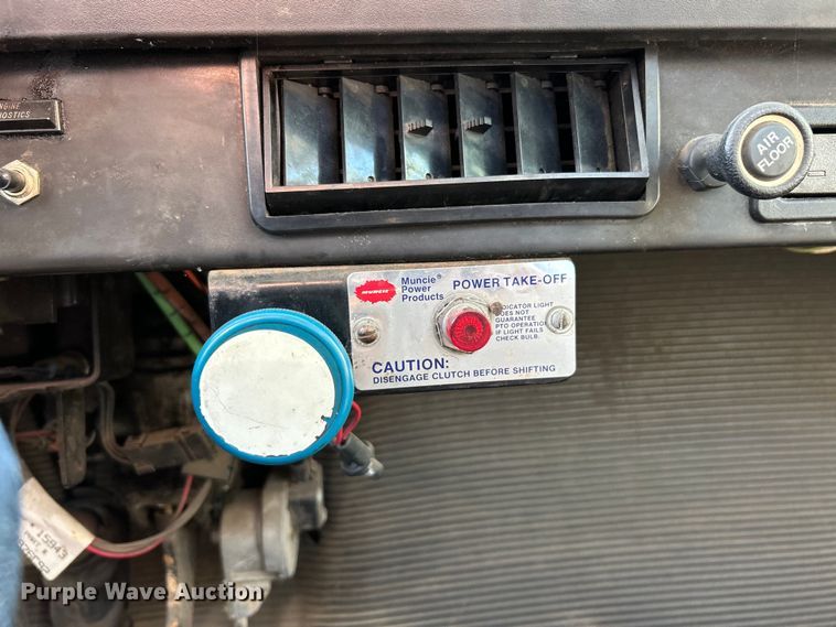 image for item EK4846 2000 International  4700 bucket truck