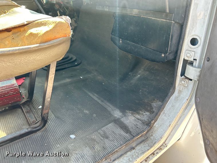 image for item EK4846 2000 International  4700 bucket truck