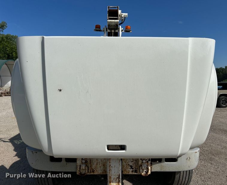 image for item EK4846 2000 International  4700 bucket truck