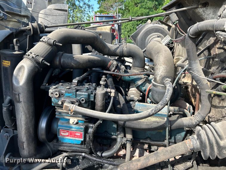 image for item EK4846 2000 International  4700 bucket truck