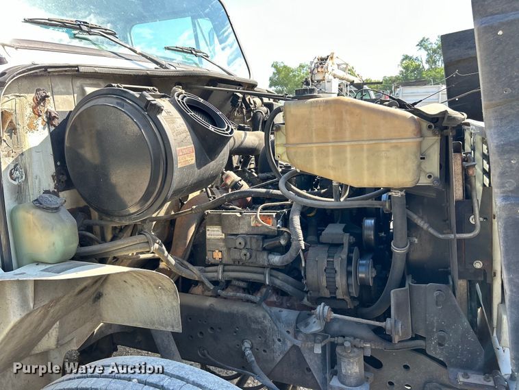 image for item EK4846 2000 International  4700 bucket truck