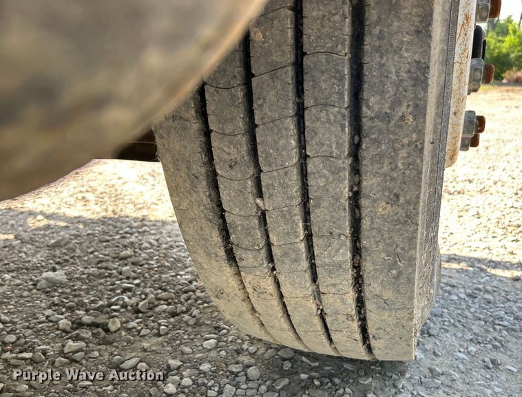 image for item EK4846 2000 International  4700 bucket truck