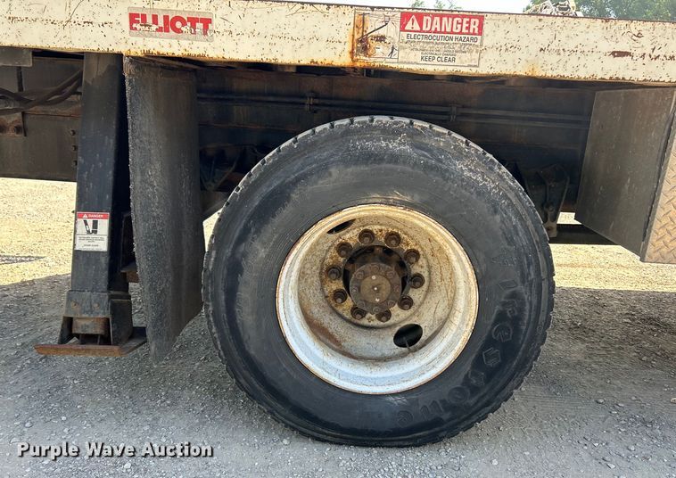 image for item EK4846 2000 International  4700 bucket truck