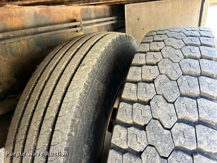 image for item EK4846 2000 International  4700 bucket truck