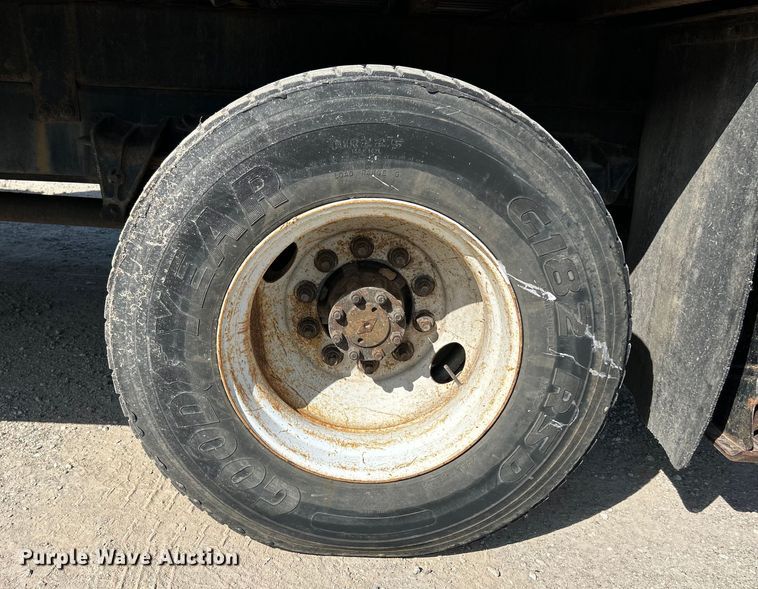 image for item EK4846 2000 International  4700 bucket truck