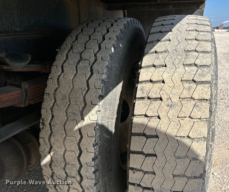 image for item EK4846 2000 International  4700 bucket truck