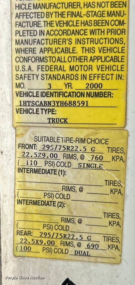 image for item EK4846 2000 International  4700 bucket truck