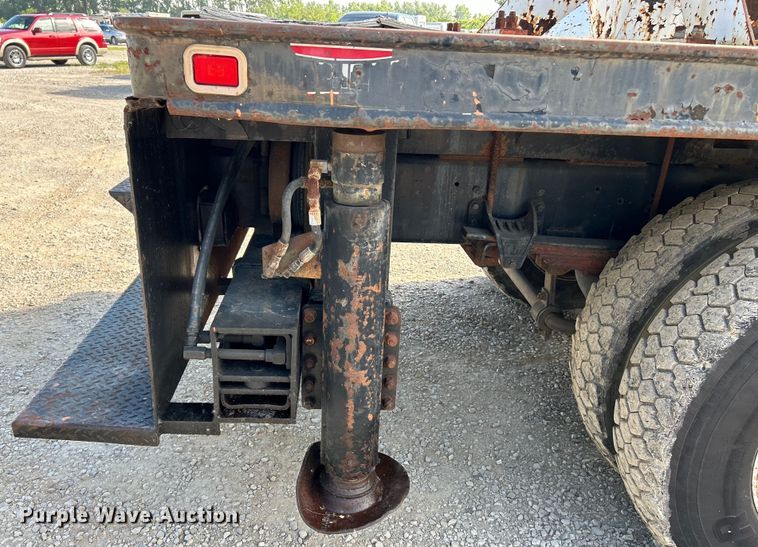 image for item EK4847 1999 GMC C7500 crane truck