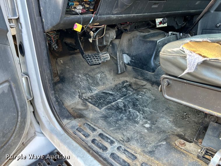 image for item EK4847 1999 GMC C7500 crane truck