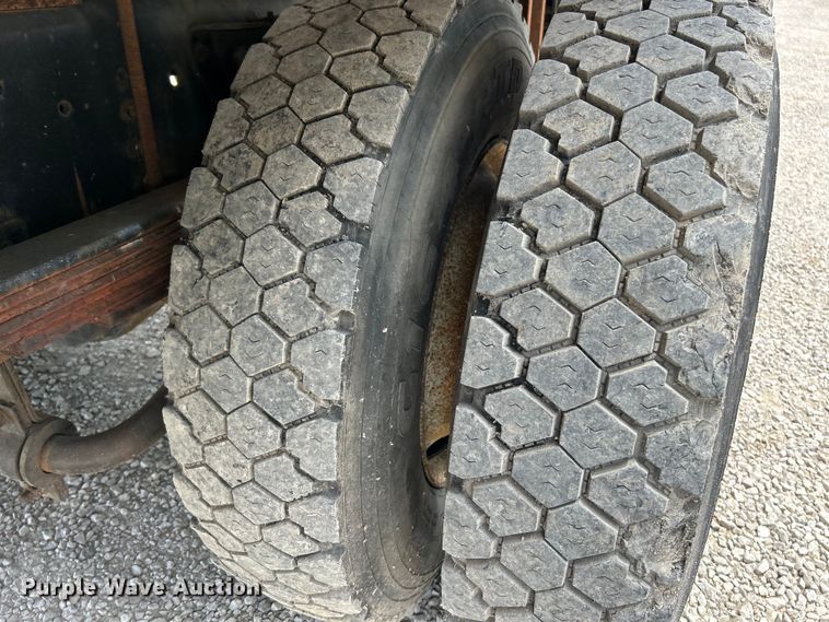 image for item EK4847 1999 GMC C7500 crane truck