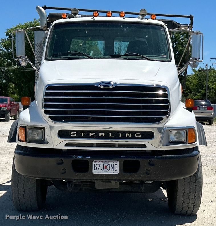 image for item EK4862 2005 Sterling  L9500 roll-off container truck