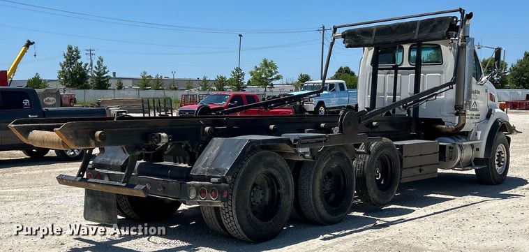 image for item EK4862 2005 Sterling  L9500 roll-off container truck