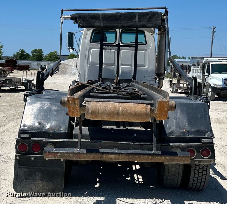 image for item EK4862 2005 Sterling  L9500 roll-off container truck