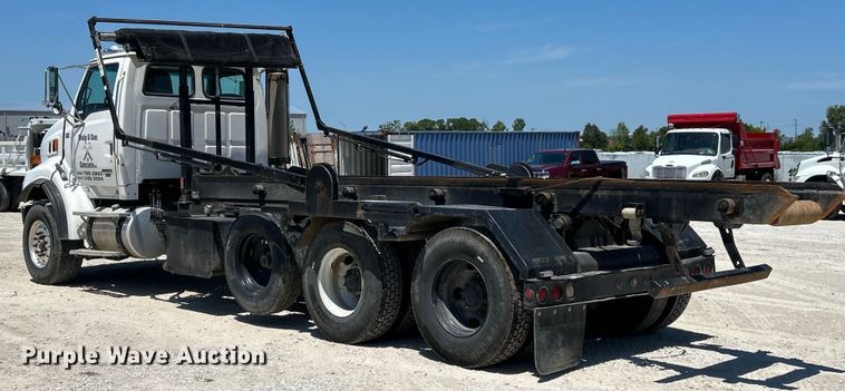 image for item EK4862 2005 Sterling  L9500 roll-off container truck