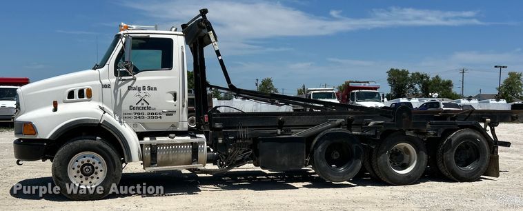 image for item EK4862 2005 Sterling  L9500 roll-off container truck