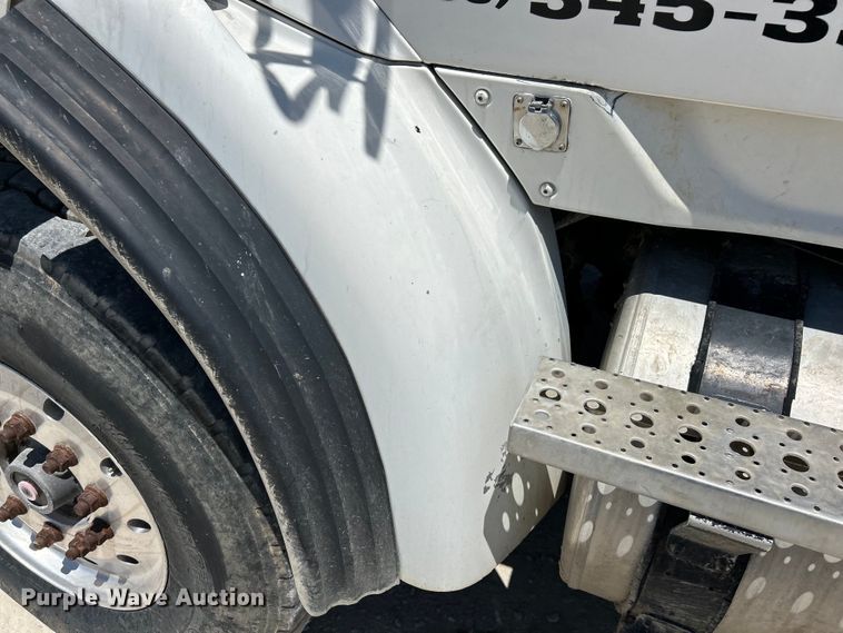 image for item EK4862 2005 Sterling  L9500 roll-off container truck