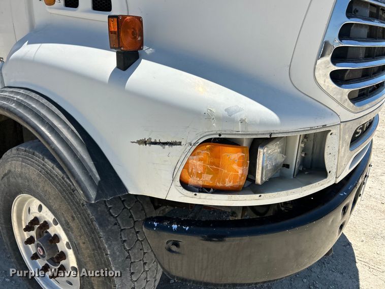 image for item EK4862 2005 Sterling  L9500 roll-off container truck