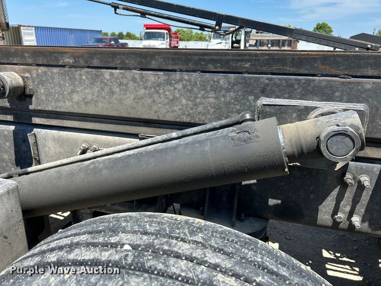 image for item EK4862 2005 Sterling  L9500 roll-off container truck