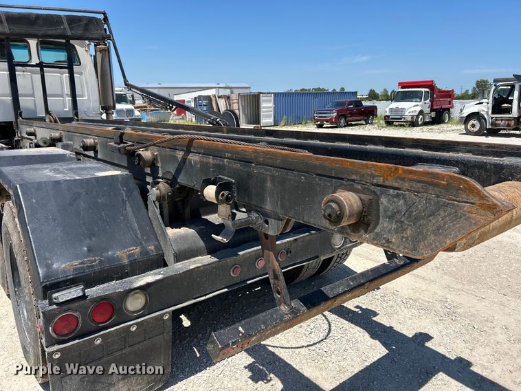 image for item EK4862 2005 Sterling  L9500 roll-off container truck