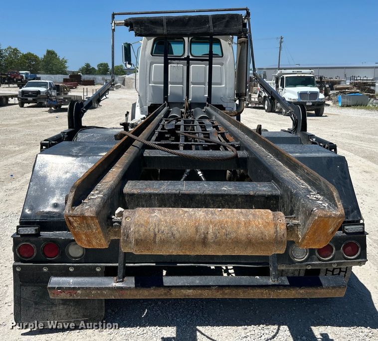 image for item EK4862 2005 Sterling  L9500 roll-off container truck