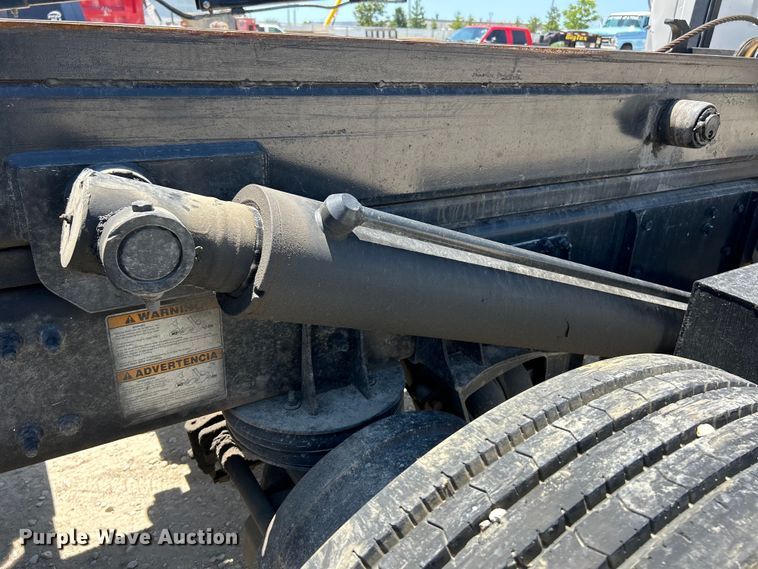 image for item EK4862 2005 Sterling  L9500 roll-off container truck