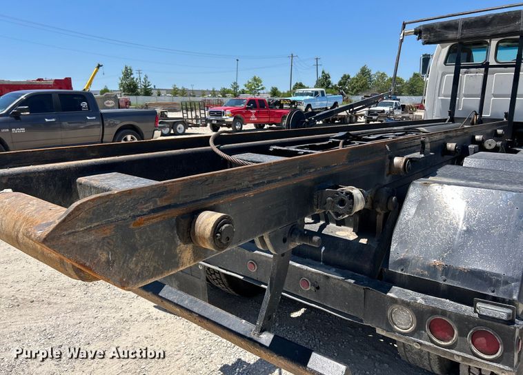 image for item EK4862 2005 Sterling  L9500 roll-off container truck