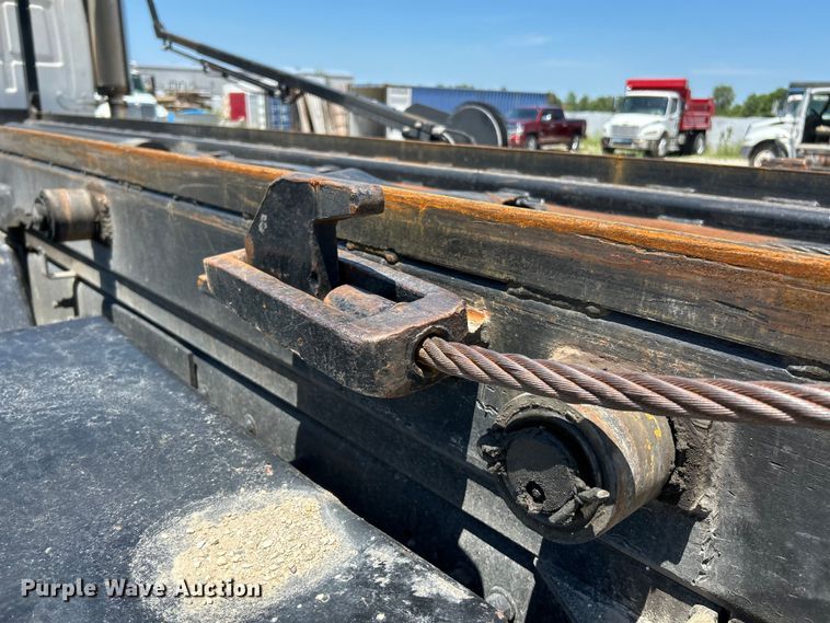 image for item EK4862 2005 Sterling  L9500 roll-off container truck