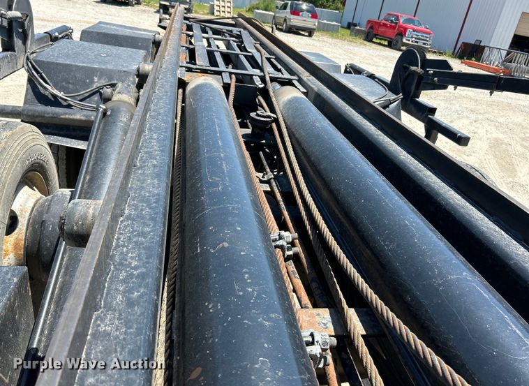 image for item EK4862 2005 Sterling  L9500 roll-off container truck