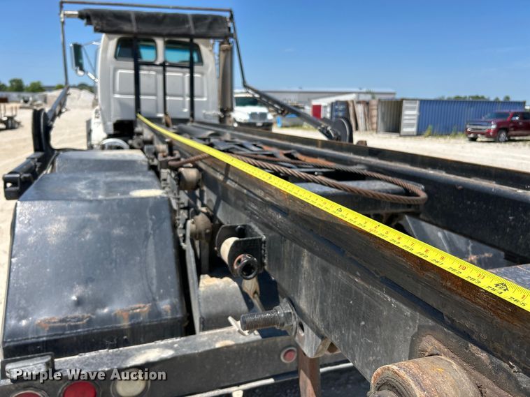 image for item EK4862 2005 Sterling  L9500 roll-off container truck