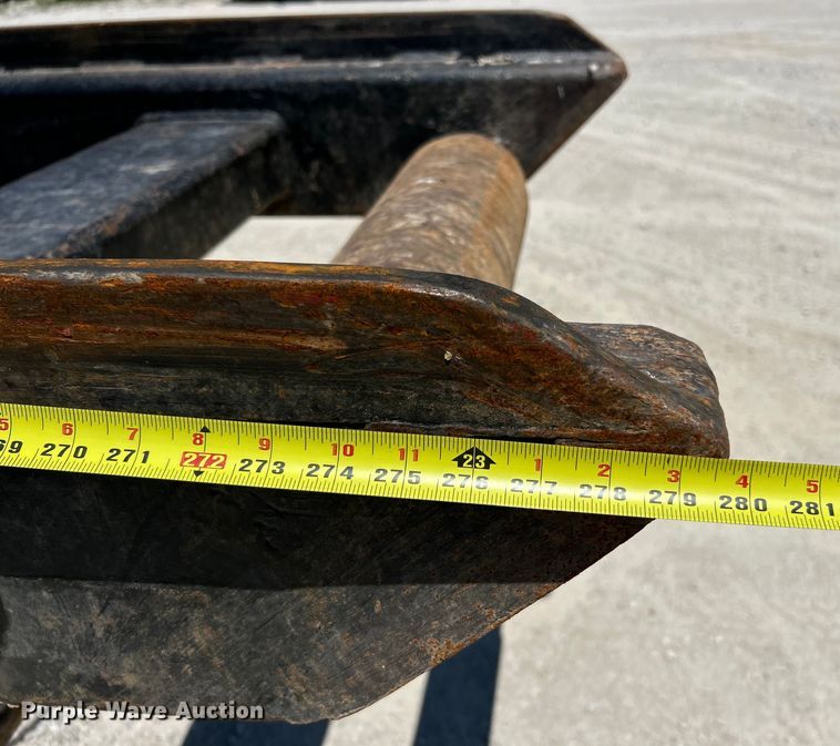 image for item EK4862 2005 Sterling  L9500 roll-off container truck