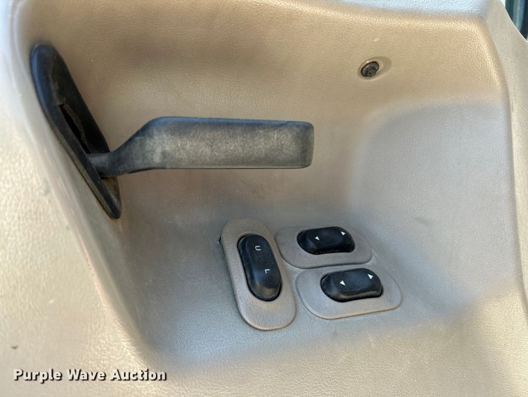 image for item EK4862 2005 Sterling  L9500 roll-off container truck