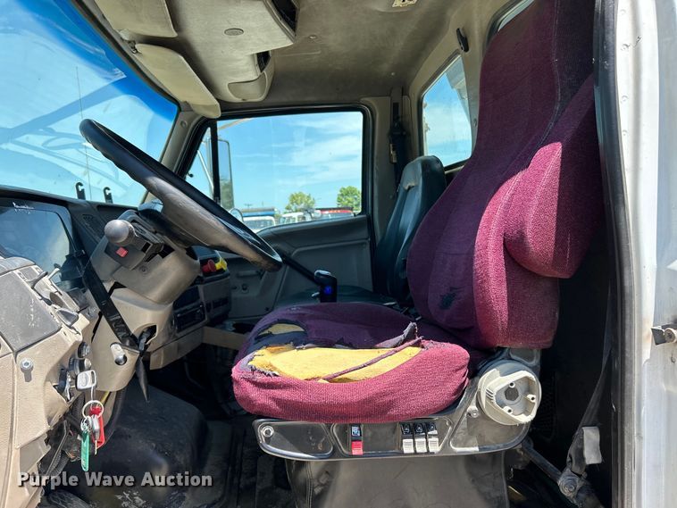 image for item EK4862 2005 Sterling  L9500 roll-off container truck