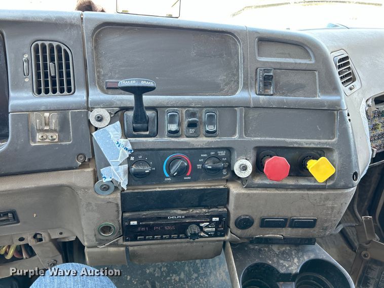 image for item EK4862 2005 Sterling  L9500 roll-off container truck