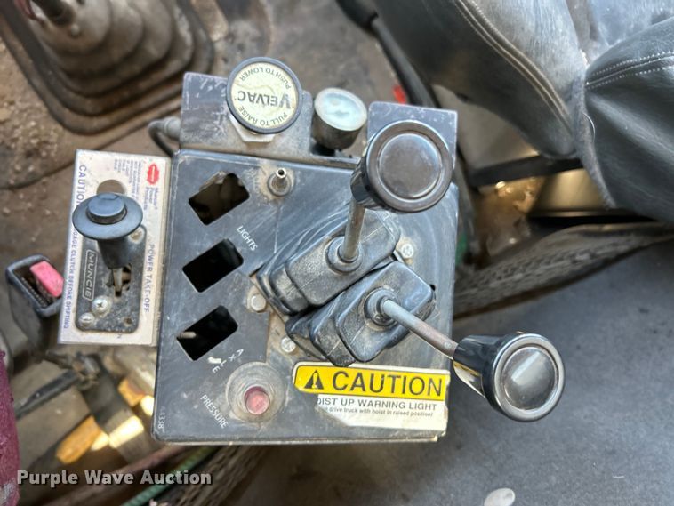 image for item EK4862 2005 Sterling  L9500 roll-off container truck