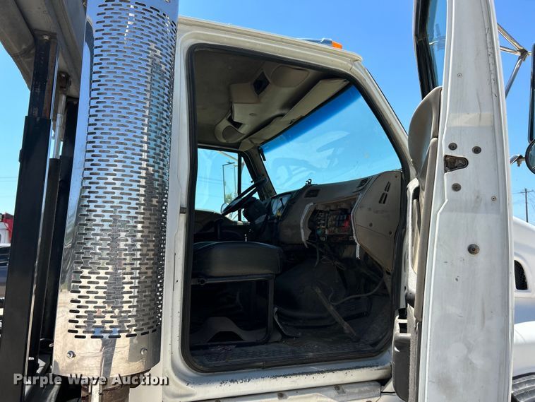 image for item EK4862 2005 Sterling  L9500 roll-off container truck