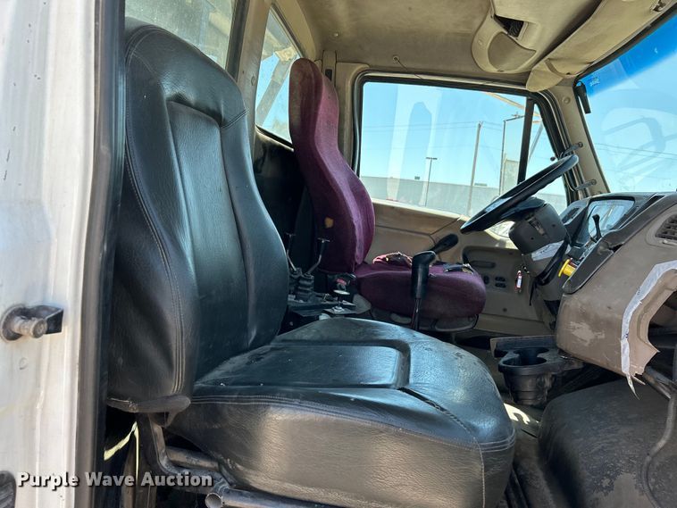 image for item EK4862 2005 Sterling  L9500 roll-off container truck