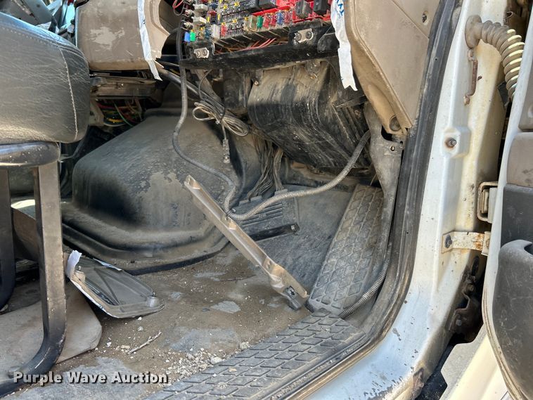 image for item EK4862 2005 Sterling  L9500 roll-off container truck