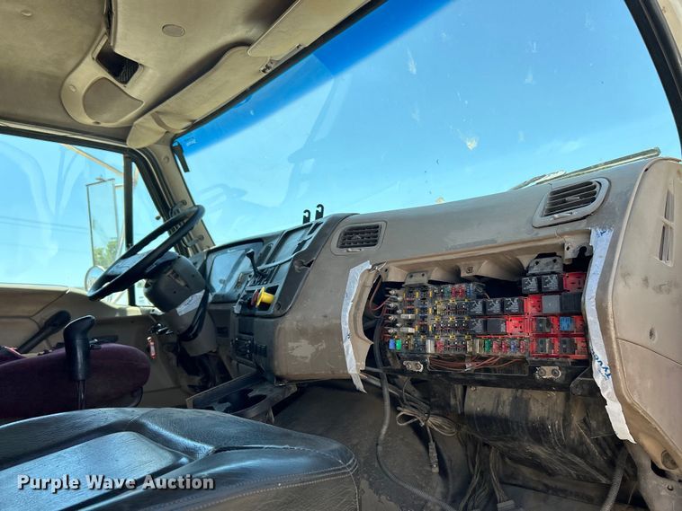 image for item EK4862 2005 Sterling  L9500 roll-off container truck