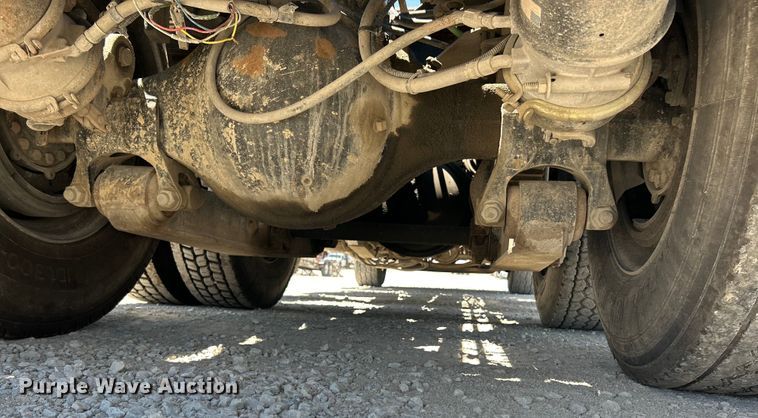 image for item EK4862 2005 Sterling  L9500 roll-off container truck