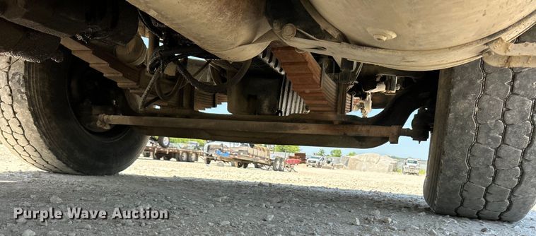 image for item EK4862 2005 Sterling  L9500 roll-off container truck