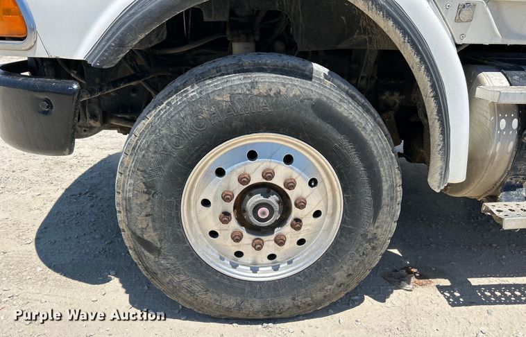 image for item EK4862 2005 Sterling  L9500 roll-off container truck