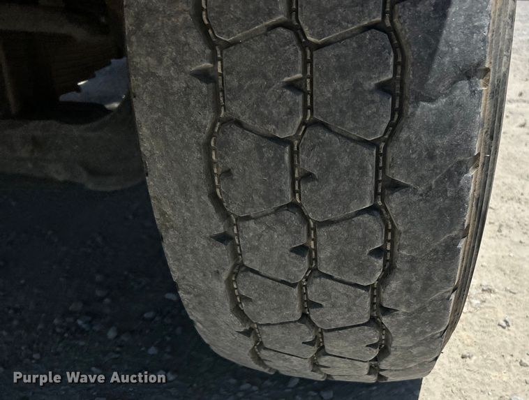 image for item EK4862 2005 Sterling  L9500 roll-off container truck