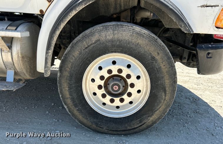 image for item EK4862 2005 Sterling  L9500 roll-off container truck