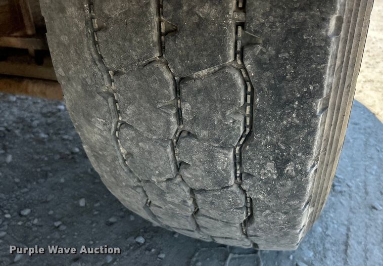 image for item EK4862 2005 Sterling  L9500 roll-off container truck