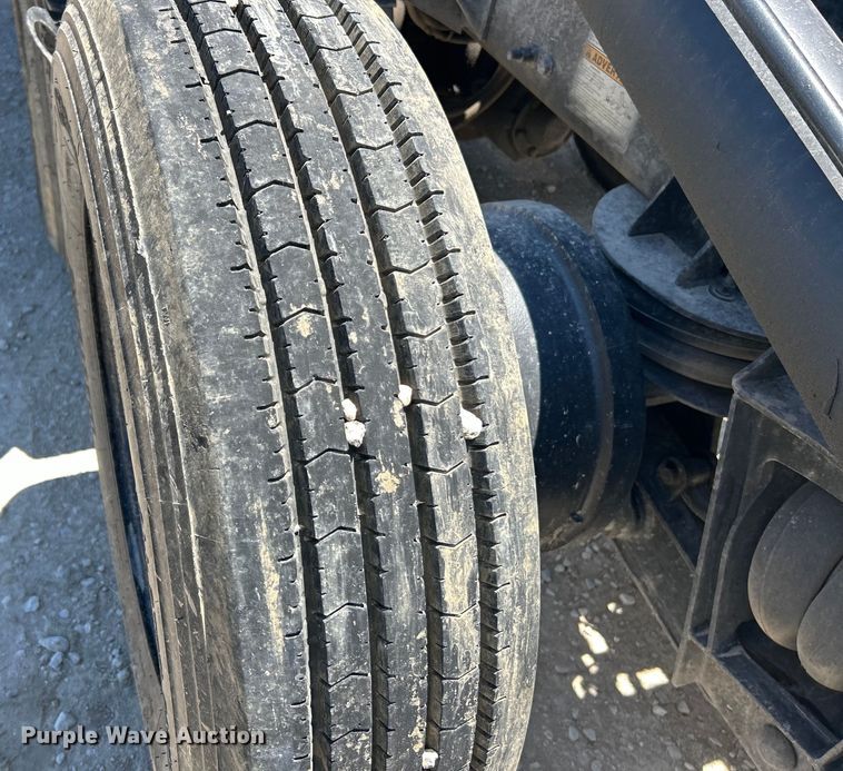 image for item EK4862 2005 Sterling  L9500 roll-off container truck