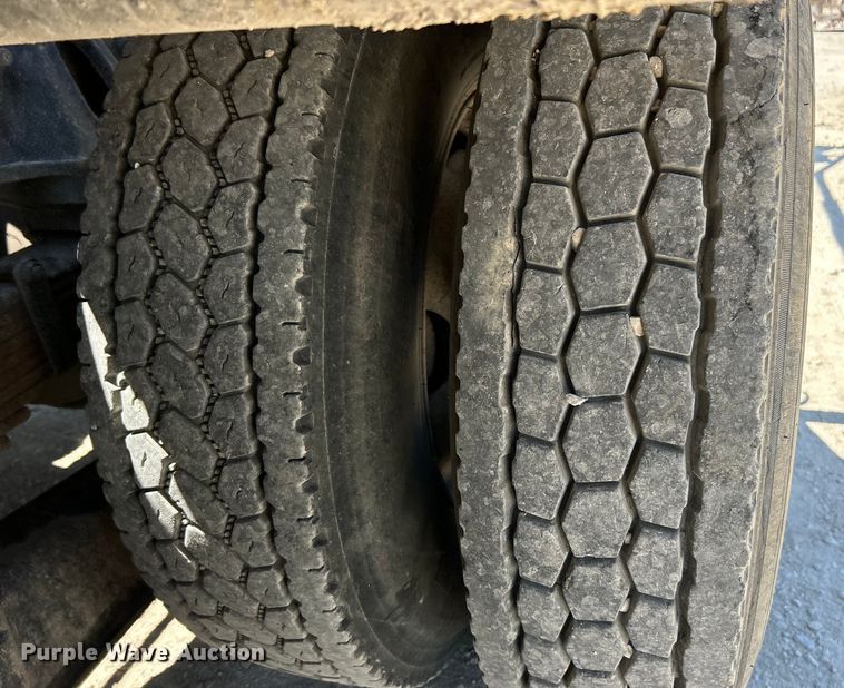 image for item EK4862 2005 Sterling  L9500 roll-off container truck