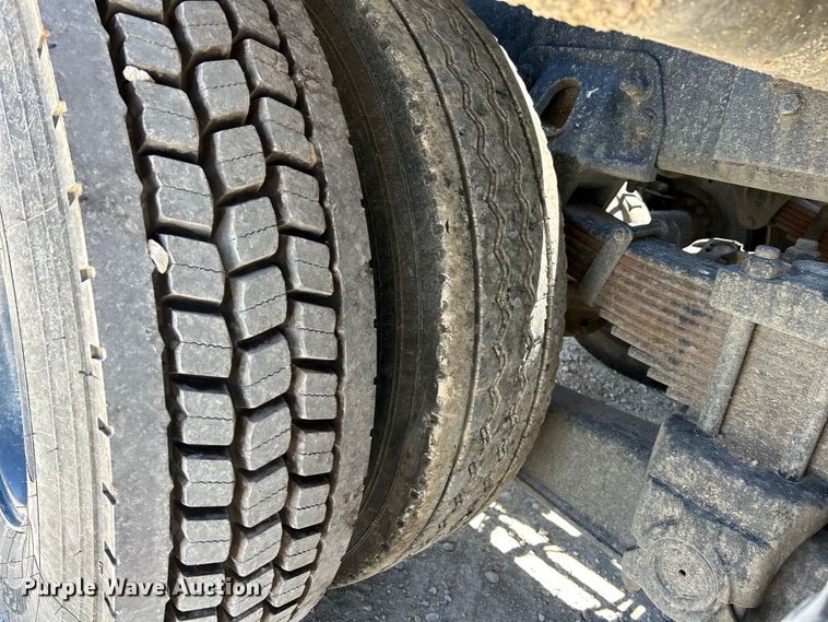 image for item EK4862 2005 Sterling  L9500 roll-off container truck