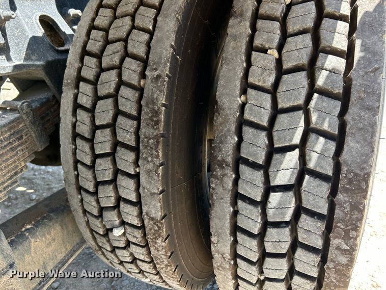 image for item EK4862 2005 Sterling  L9500 roll-off container truck